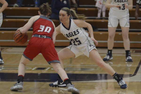 Oak Hill girls nip Frankton for CIC lead